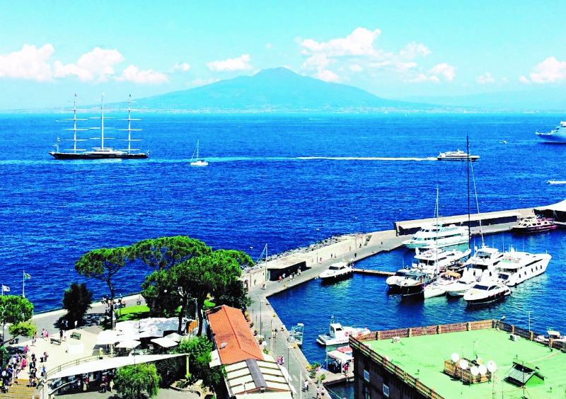 Questa immagine ha l'attributo alt vuoto; il nome del file è Foto-3-EI-Sorrento-Vesuvio_adobespark-2.jpg